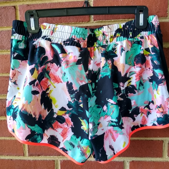 Fabletics fitness run shorts size M black multi - Picture 4 of 6